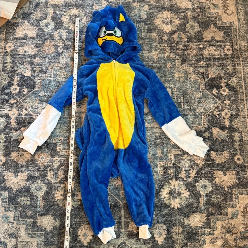 Sonic the Hedgehog halloween costume. Small see pics for measurements